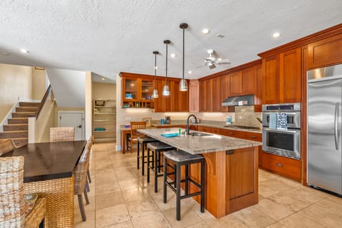 Dining Area / Kitchen Bar