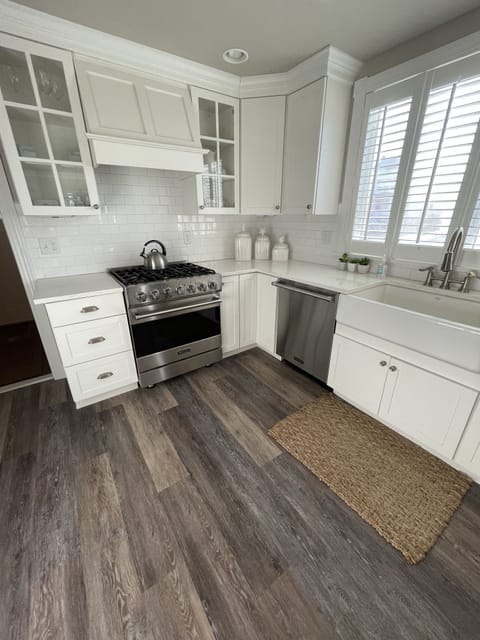 1st Floor Kitchen contains high end / stainless steel appliances.