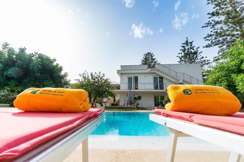 Pool. infinity pool