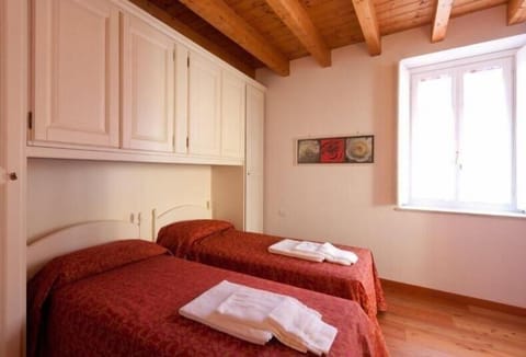 Twin suite with private bathroom