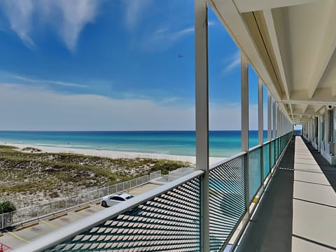 Welcome to Fontainebleau Terrace #332
