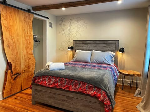 Bedroom #1: Queen size bed and futon 