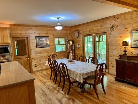 Dining table located by kitchen and living room 