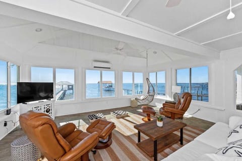 Sitting in the room feels like you're sitting on the Bay!