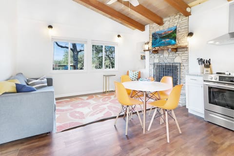 Breakfast table with seating for 4 guests