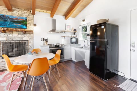 Another view of the full kitchen