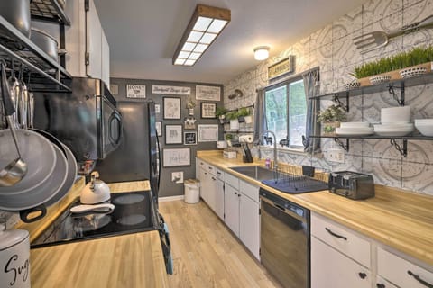 Kitchen | Fully Equipped w/ Cooking Essentials