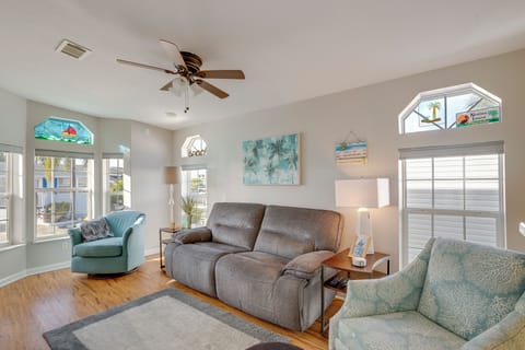 Jensen Beach Vacation Rental | 2BR | 2BA | Stairs Required | 964 Sq Ft