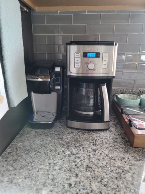 Keurig single cup & Cuisnart 14 cup drip