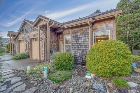 Ocean Breezes - Front Yard