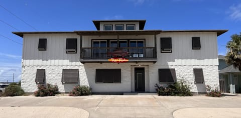 Welcome to Red Marlin!  Plenty of parking with 12-14 spaces for your vehicles.