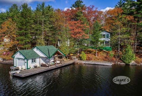 Echo Rock &amp; Boathouse