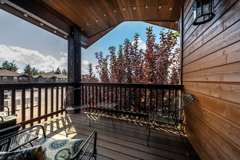 Front deck off living room