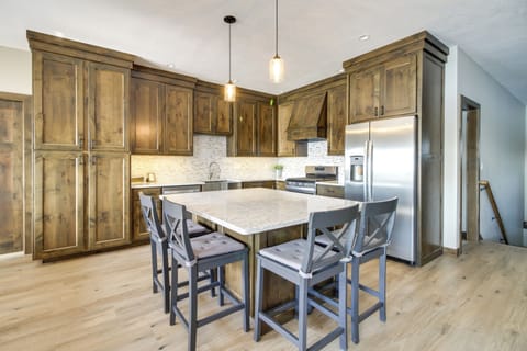 Kitchen | Fully Equipped | Main Level | Cooking Basics | Breakfast Island