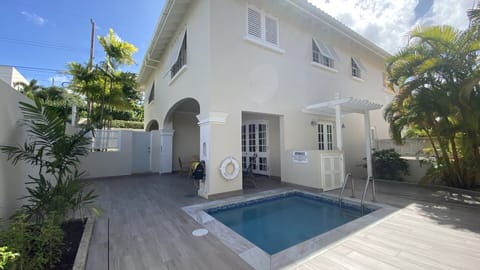 Plunge pool