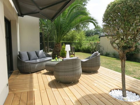 Plant, Property, Comfort, Tree, Building, Outdoor Furniture, Wood, Shade, Interior Design, Flooring