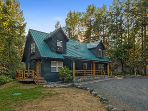 A welcoming entrance at Turn Point Retreat