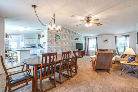 Dining Area | Free WiFi