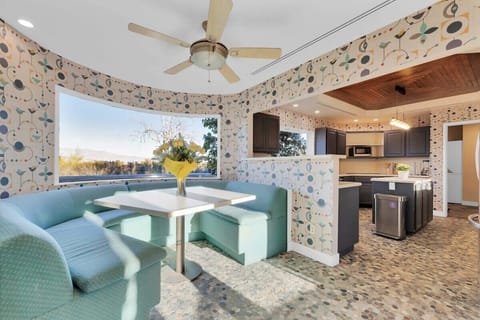 From pancakes to pastries, enjoy every bite in our delightful breakfast nook, where mornings come alive. 🥐☀️