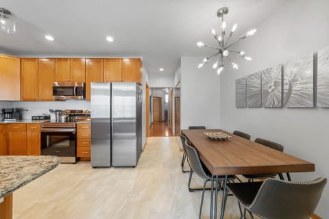 Full open concept kitchen to dining room