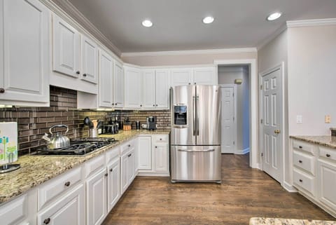 Fully Equipped Kitchen | Cooking Basics & Spices