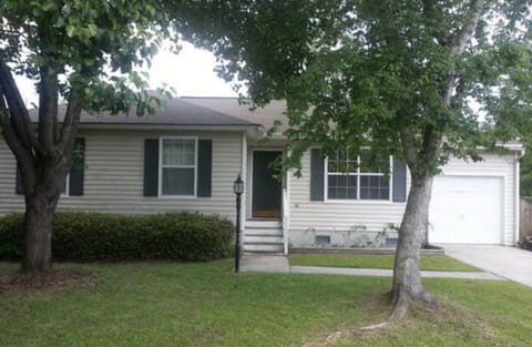 Beautiful 3BR/2BA Home in a Cul-de-Sac on Whitmarsh Island.