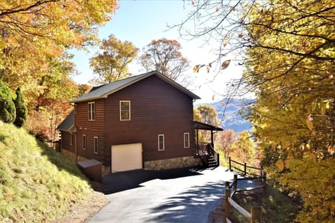 Driveway into Stallion Ridge Retreat