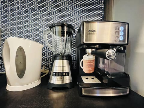 Coffee, tea or smothie, you choose how do you want to start you day!