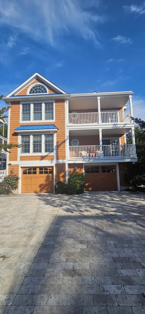 House front with plenty of driveway parking (4+ cars)