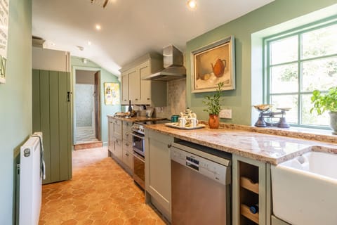 Pear Tree Cottage Bourton Kitchen - StayCotswold