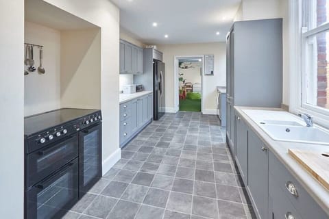 The Townhouse @ Scarborough - Host & Stay