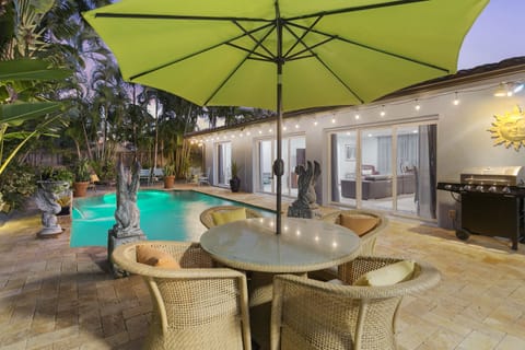 Outdoor dining area. 