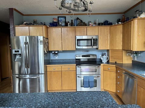 Large spacious kitchen with open concept to great room