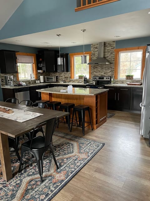 Large dining table and island, fully-stocked kitchen