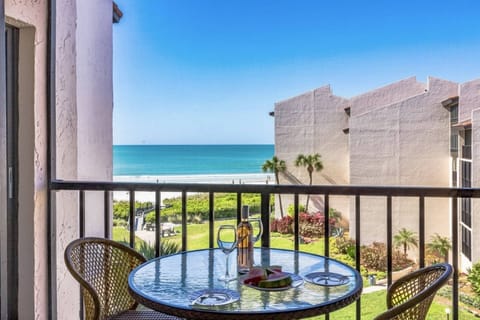 Siesta Breakers 5th floor condo with lovely ocean views right from your screened balcony!