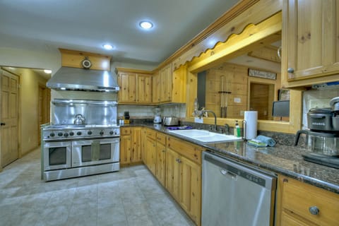 Stanley Creek Lodge - Kitchen