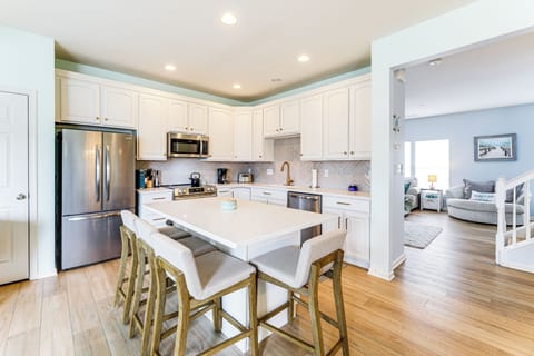 Kitchen | Cooking Basics | Drip Coffee Maker | Island Seating