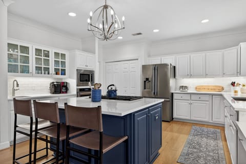 36 Red Oak | Newly renovated kitchen w/ massive island - 36 Red Oak | Newly renovated kitchen w/ massive island