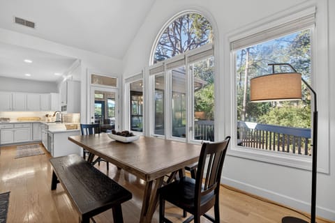 36 Red Oak | Dining Table w/ seating for 8 - 36 Red Oak | Dining Table w/ seating for 8