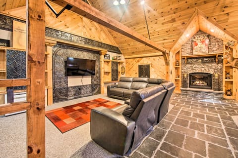 Reedsville Vacation Rental | 2BR | 1BA | 1,900 Sq Ft | Step-Free Entry