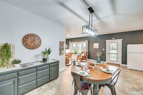 Dining Area | Dining Table