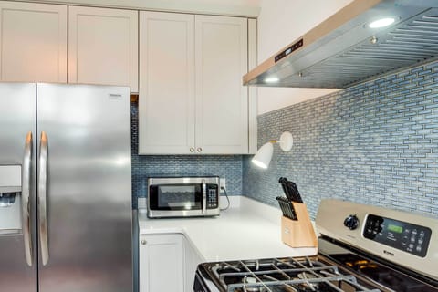 Kitchen | Dishware/Flatware