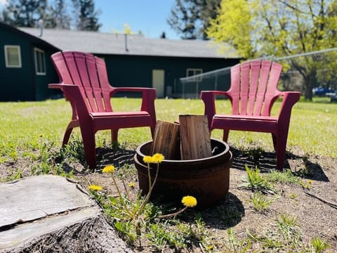 Unwind by the fire pit with vibrant seating and fresh mountain air!