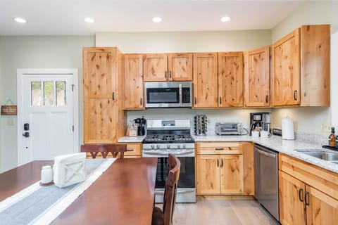 Dining Room/Kitchen | Toaster Oven | Dishware/Flatware | Coffee Grinder