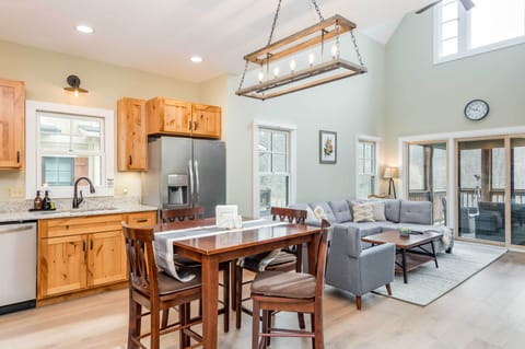 Dining Room | Main Level