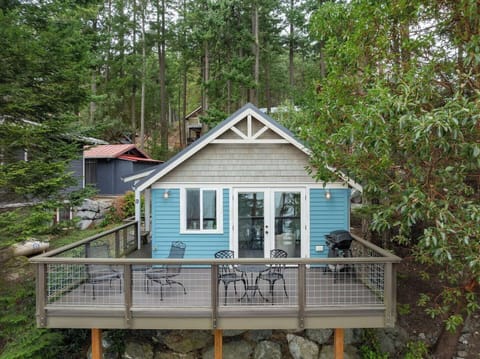 Wild Currant Cottage, the perfect couples or solo stay on Orcas Island.