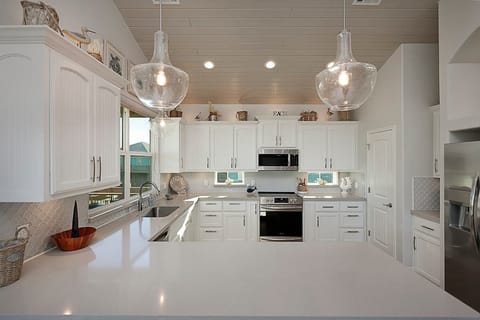 Another view of the kitchen from the 4 bar stools