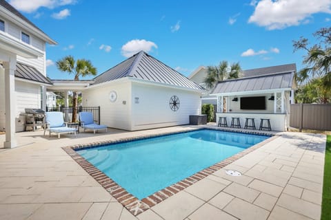 Welcome to Latitude Adjustement! Amazing Pool and Pool Bar with HD Smart TV