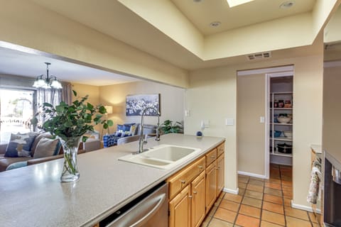 Kitchen | Complimentary Spices | Crockpot | Blender | Cooking Basics