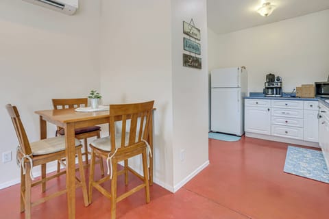 Dining Area | Dishes & Flatware Provided